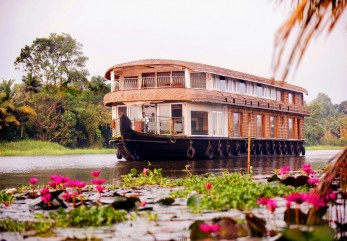 DELUXE HOUSEBOAT (Special Offer)  